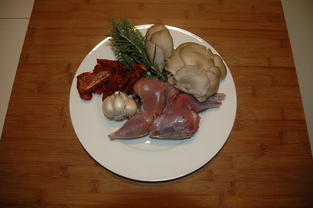 cucinare la selvaggina ricette_cosce_coturnice_pomodori_secchi_vino_binco