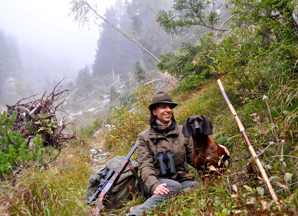 L'autrice durante un'uscita di caccia al camoscio L'autrice durante un'uscita di caccia al camoscio