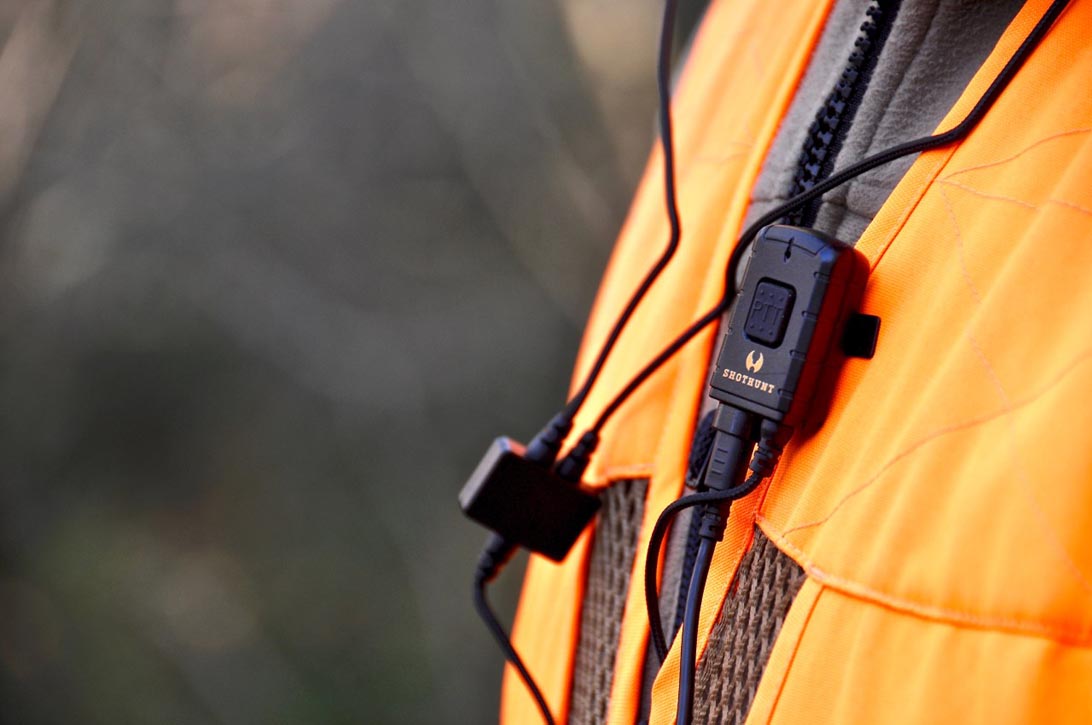 Gli auricolari Shothunt hanno la possibilità di essere collegati wireless alla radio. Gli auricolari Shothunt hanno la possibilità di essere collegati wireless alla radio.