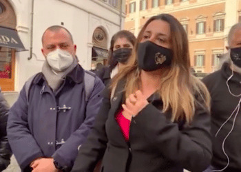 Attivisti del Comitato “Aboliamo la caccia” scendono in piazza per protestare