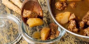 Cinghiale con patate, una ricetta di selvaggina semplice ma dal sapore irresistibile