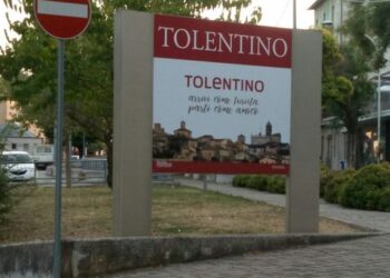 Tolentino, cacciatori e studenti delle scuole medie insieme per pulire il centro storico