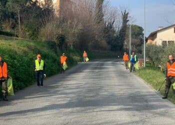 I cacciatori di Mogliano (MC) ripuliscono le strade dai rifiuti