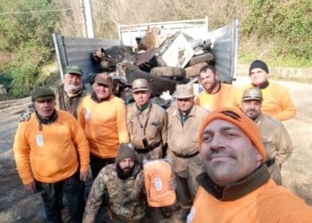 I cacciatori di Salerno impegnati nel recupero di ogni genere di rifiuto
