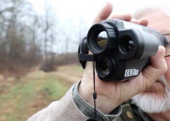 Sul terreno con il Gryphon, il visore termico della Hikmicro..