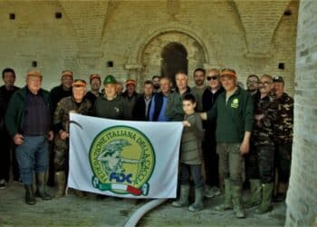Montelupone (Macerata), cacciatori al lavoro per pulire le fonti rurali