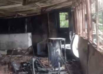 Ennesimo scempio animalista: bruciata e distrutta la sede dell’associazione cinofila di Rozzano