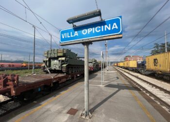 Fugge dai cinghiali e tocca i cavi elettrici: 14enne in prognosi riservata