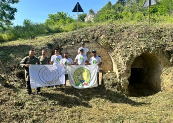 A Pollenza (Macerata) i cacciatori ripuliscono quattro fonti rurali