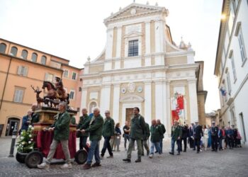 I cacciatori di Macerata custodi della tradizione durante la festa di San Giuliano