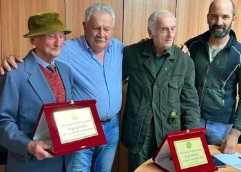 Grosseto, premiati due cacciatori che hanno festeggiato 80 anni di porto d’armi