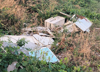 Mobili abbandonati a Potenza Picena (MC), a pulire e smaltire ci pensano i cacciatori