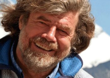 Reinhold Messner: “Lupi, traffico e influencer sono le principali minacce per la montagna”