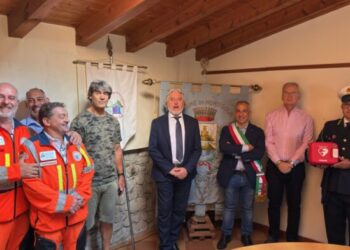 Beretta, grandi armi ma anche un grande cuore: donato un defibrillatore al Comune di Monte Isola
