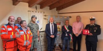 Beretta, grandi armi ma anche un grande cuore: donato un defibrillatore al Comune di Monte Isola