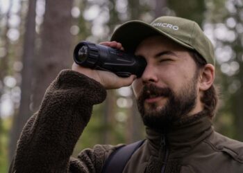 Il termico compatto nel bosco. Due secondi di accensione per essere già pronti a osservare ogni movimento.