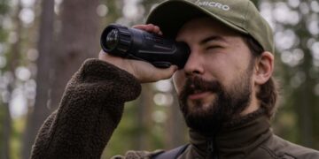 Il termico compatto nel bosco. Due secondi di accensione per essere già pronti a osservare ogni movimento.