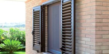 Colpisce la persiana di una casa durante una battuta al cinghiale, TAR non restituisce la licenza di caccia