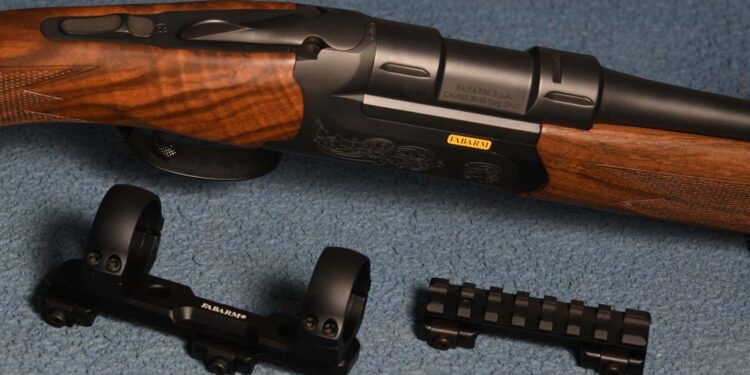 Fabarm propone come accessori un corto mozzicone di Picatinny per punto rosso e uno più lungo con ganasce fisse e anelli da 30 mm.