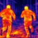 Ladri gli entrano in casa, cacciatore riesce a inseguirli grazie al visore termico