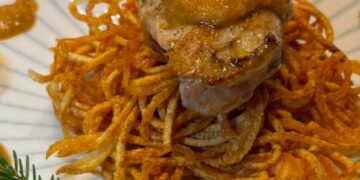 Coturnice maturata in cera d’api su nido di patate: una ricetta con la R maiuscola