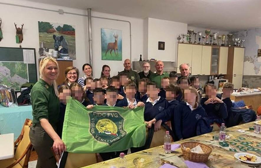 I cacciatori triestini con i bambini alla scoperta del bosco