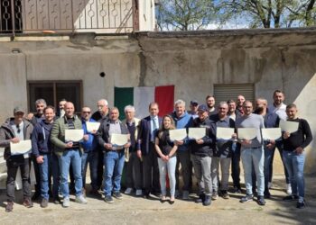 Chiaravalle Centrale (Catanzaro), consegnati i riconoscimenti ai cacciatori per il restauro del monumento ai caduti