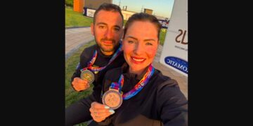 Marina Bartolomei e Gabriele Rossetti mostrano le medaglie conquistate ad Almaty (credits: FITAV)