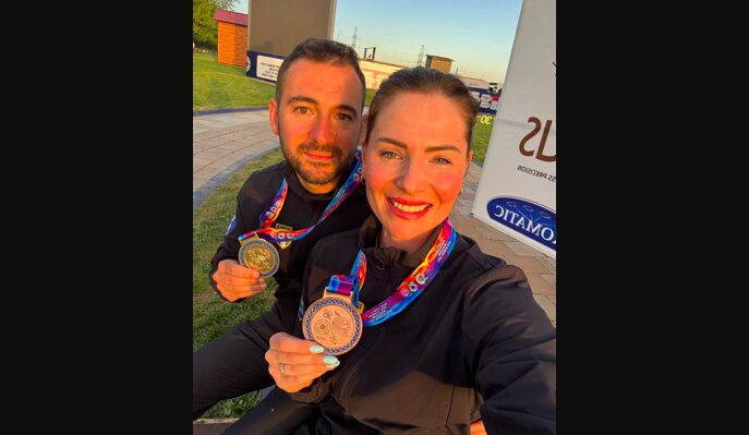 Marina Bartolomei e Gabriele Rossetti mostrano le medaglie conquistate ad Almaty (credits: FITAV)