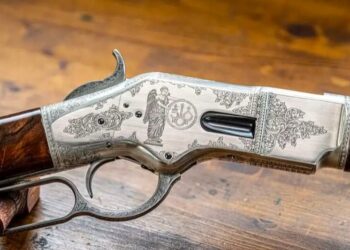 Uberti omaggia i 500 anni di Beretta con un Winchester in argento
