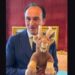 Stambecco non cacciabile, il governatore del Piemonte Cirio festeggia con un…peluche