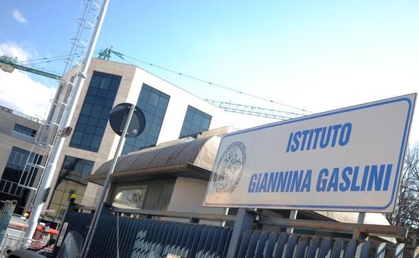 Genova, parcheggio ospedale Gaslini. Avvisi di aumento delle tariffe orarie.