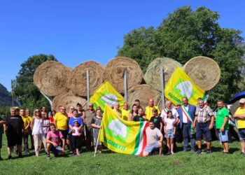 Allevatori ostaggio dei selvatici nel Comasco: per loro una carovana solidale con 12mila kg di fieno