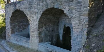 Ad Apiro (Macerata) i cacciatori ripristinano la Fonte storica rurale